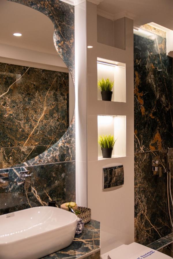 Sithoniars Luxury Ground Floor Apartment With Private Garden 네오스마르마라스 외부 사진