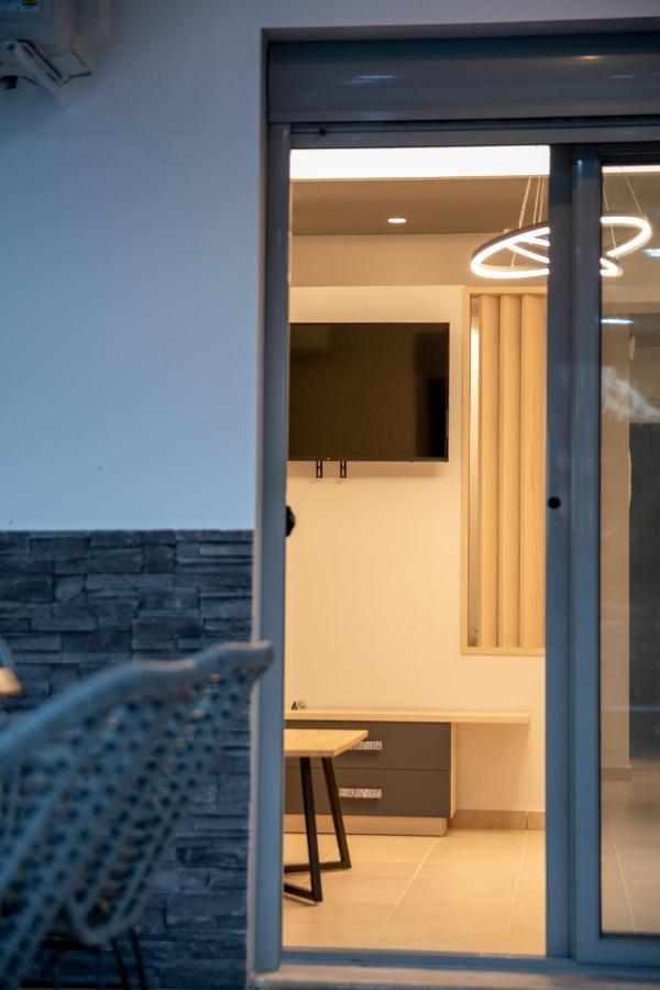 Sithoniars Luxury Ground Floor Apartment With Private Garden 네오스마르마라스 외부 사진